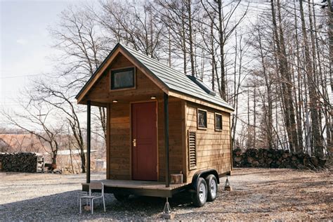 小屋住宅|小さな家「タイニーハウス」とは？ 費用面でのメリットや生活。